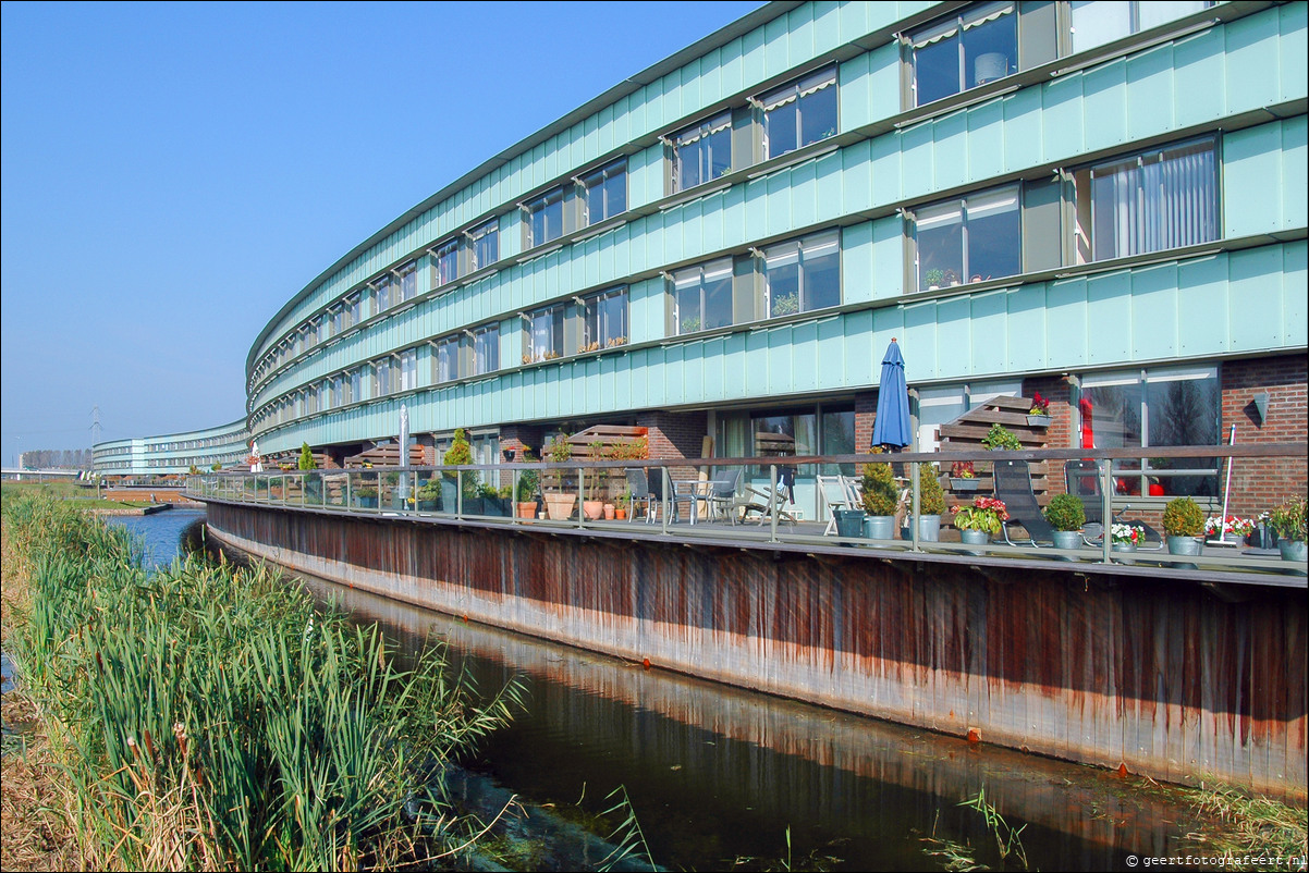 Almere Stad Oost Tussen de Vaarten Two face Canada
